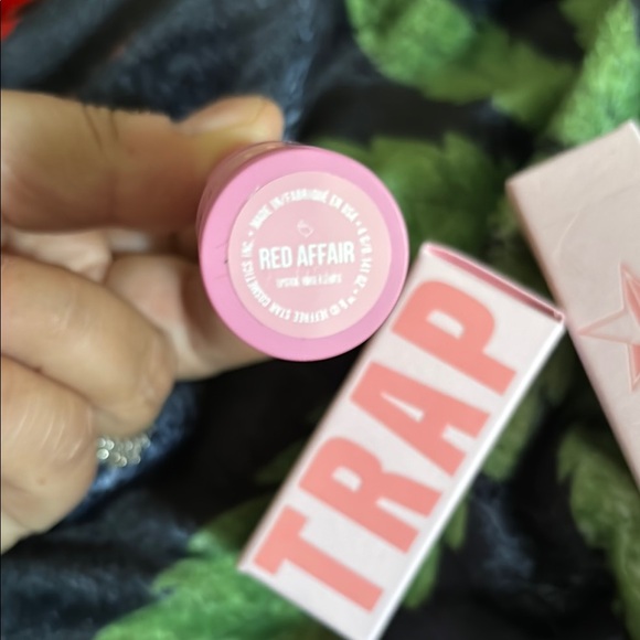Jeffree Star Velvet Trap Lipstick new in box Red Affair - Picture 7 of 10